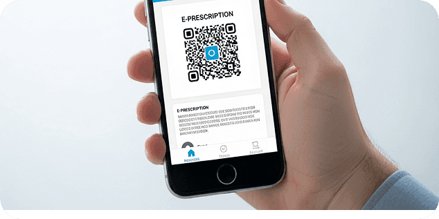 Smartphone mit digitalem E-Rezept QR-Code